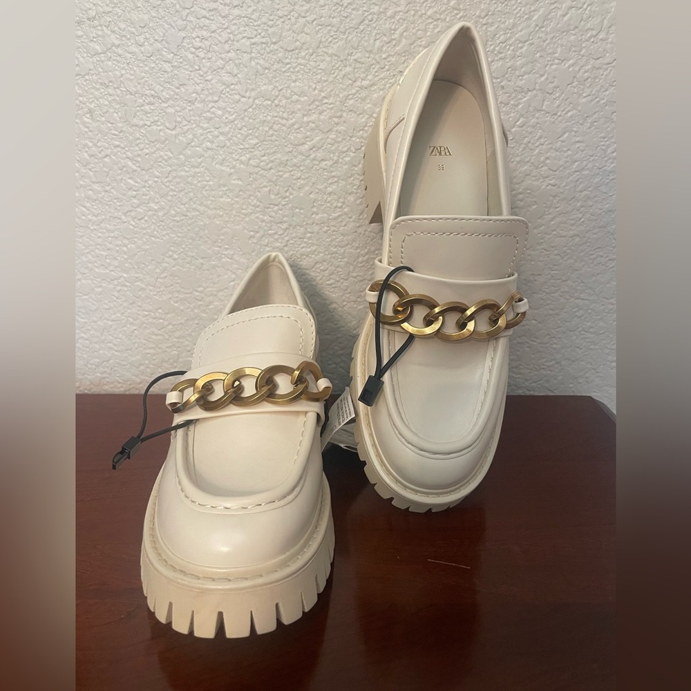 Zara Women's cream color chunky heel Loafers with Gold Chain size 8 USA